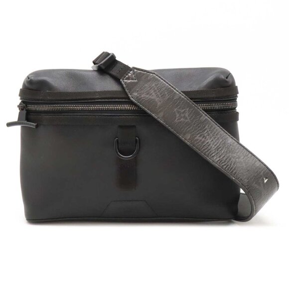 LOUIS VUITTON Black Shoulder Bag - Picture 1 of 9